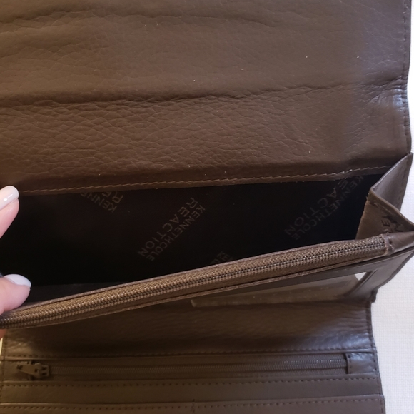 Kenneth Cole Reaction Wallet - Picture 5 of 5